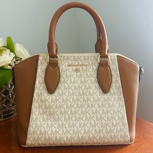 Michael Kors Signature Sienna Messenger Bag